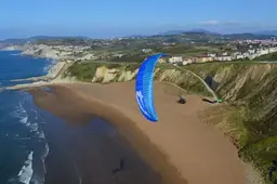 APCO Hybrid Light low EN-B paraglider for hike-and-fly and paramotor use view 3